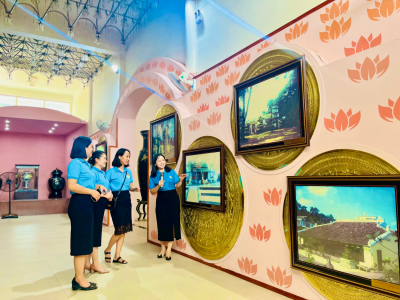 Công đoàn cơ sở Trường Mầm Non Hoa Mai tổ chức cho công đoàn viên tham quan Bảo tàng tỉnh Bình Dương