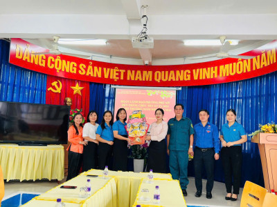 Lãnh đạo phường Phú Mỹ thăm và chúc tết trường mầm non Hoa Mai nhân dịp Tết Nguyên Đán Ất Tỵ 2025