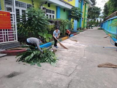 Trường mầm non Hoa Mai chung tay dọn dẹp – sẵn sàng đón tết