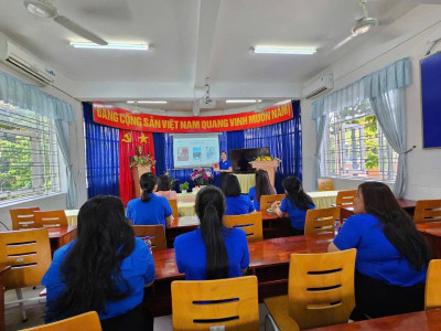 Chi đoàn trường mầm non Hoa Mai sinh hoạt chủ điểm tháng 3 “tự hào đoàn TNCS Hồ Chí Minh”