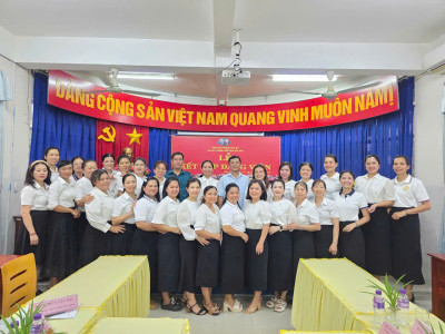 Chi bộ Trường Mầm Non Hoa Mai long trọng tổ chức Lễ kết nạp Đảng viên cho đồng chí Đỗ Thị Thu.