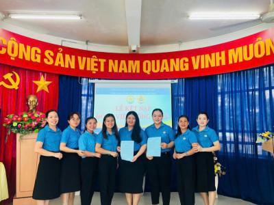 Lễ kết nạp công đoàn viên mới tại CĐCS trường mầm non Hoa Mai