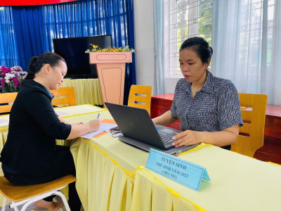 Trường Mầm non Hoa Mai thực hiện tiếp nhận hồ sơ đăng ký tuyển sinh trực tuyến từ quý phụ huynh cho năm học mới.