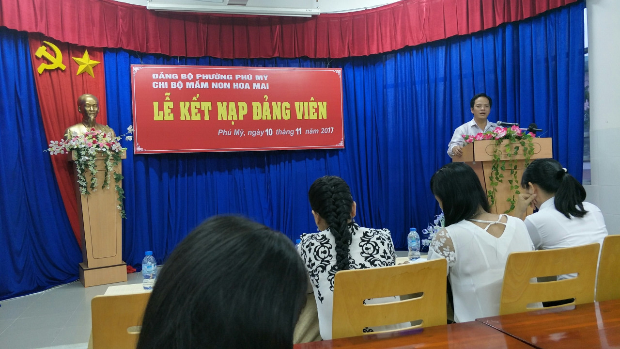 Đ/c Nguyễn Hữu Thạnh – Thành ủy viên- Bí thư Đảng Bộ Phường Phú Mỹ đến dự và phát biểu chỉ đạo trong buổi lễ kết nạp.