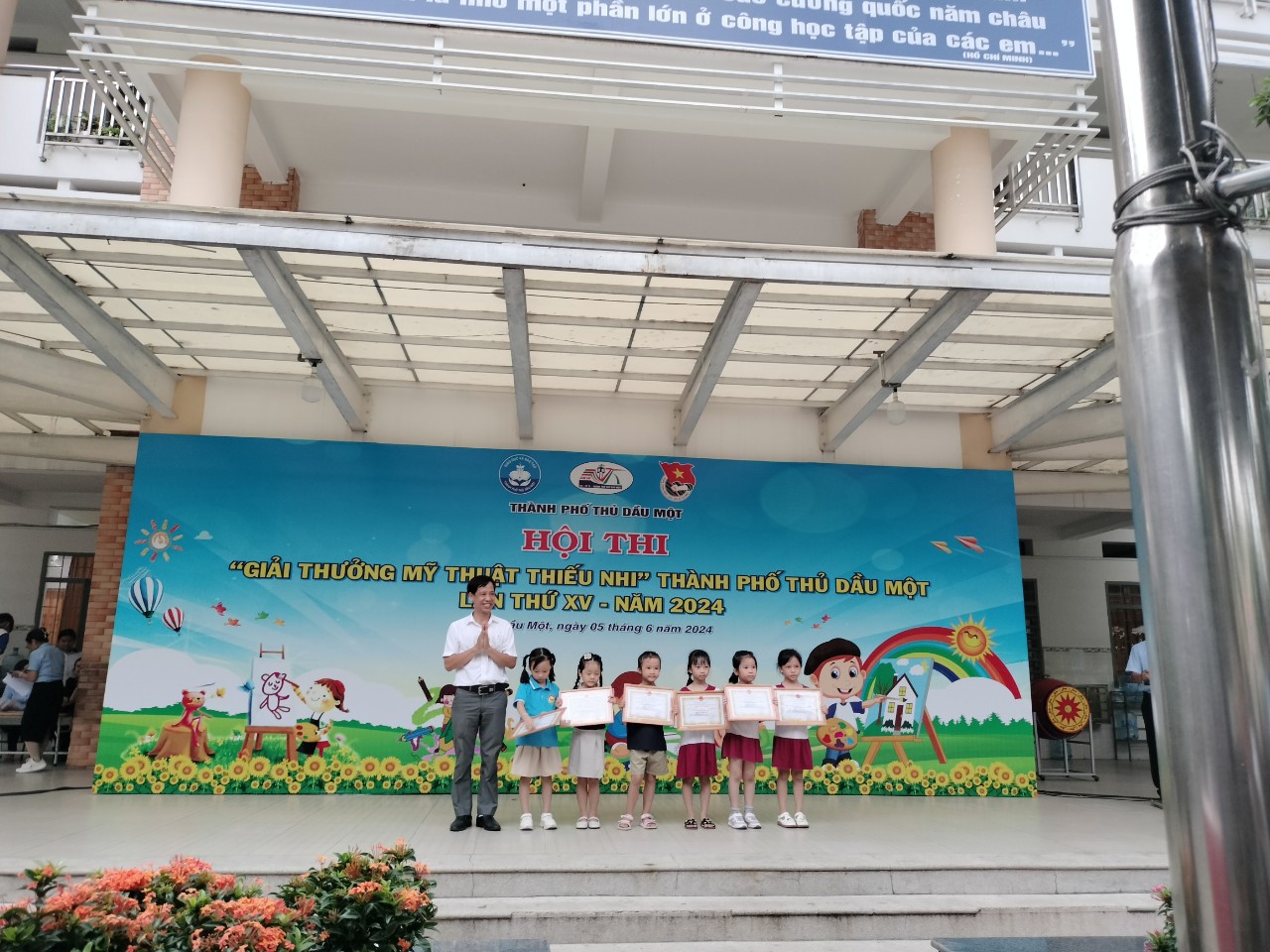 Trường mầm non Hoa Mai tham gia hội thi “Giải thưởng Mỹ thuật thiếu nhi” thành phố Thủ Dầu Một năm 2024